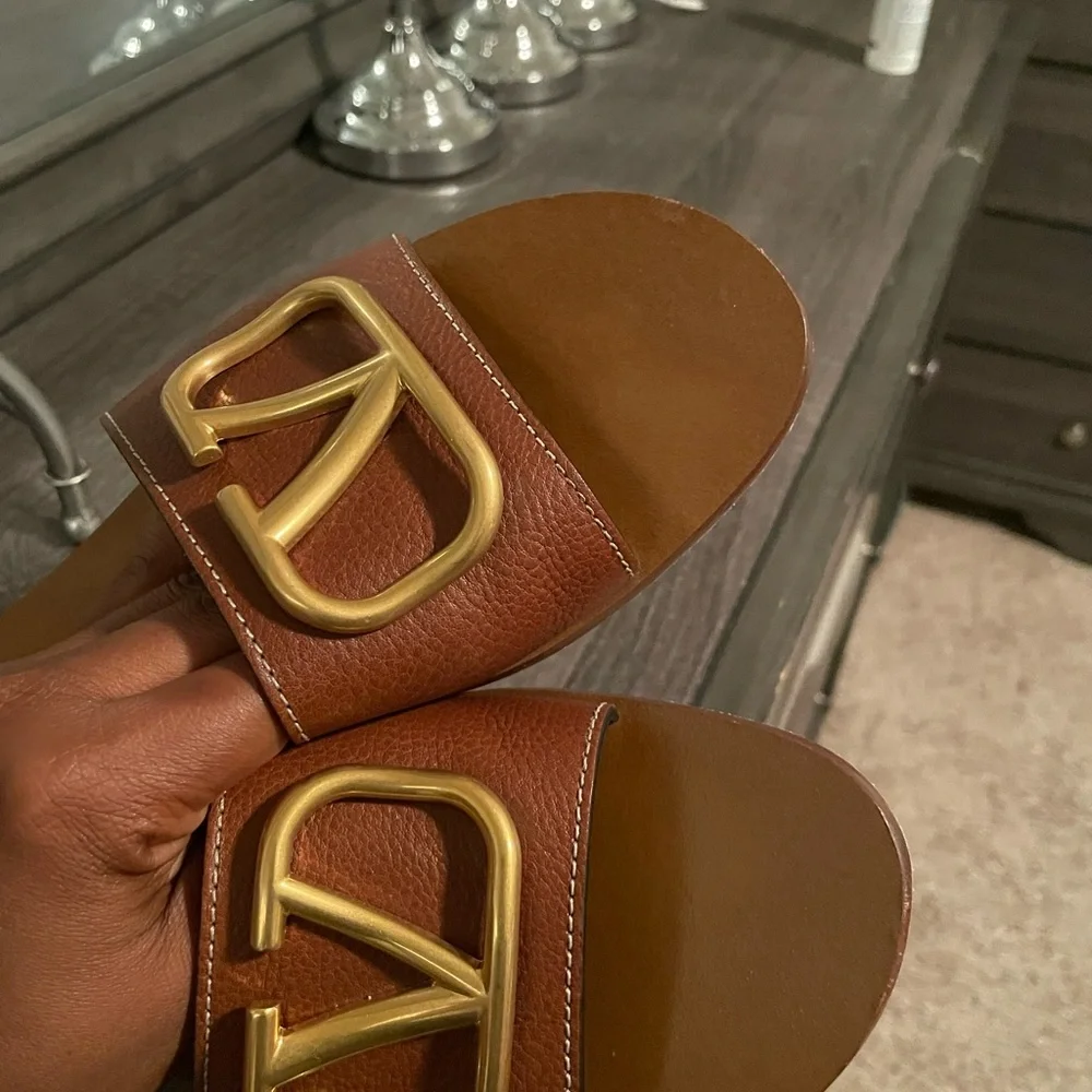SOLD ❌❌❌Authentic V Logo Slides - Picture 6 of 10